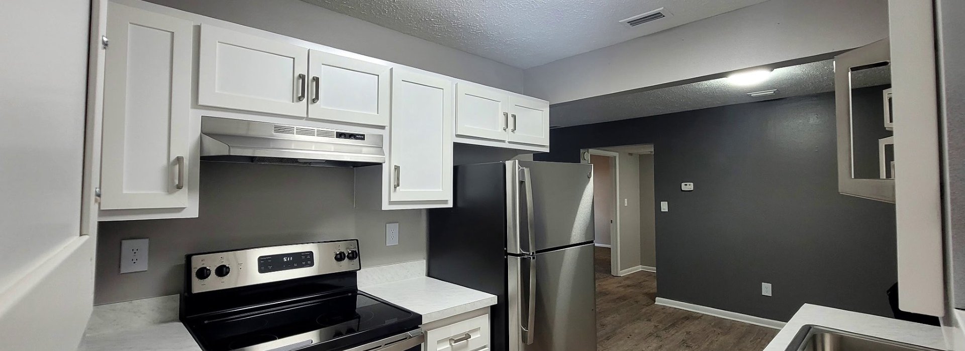 Relaxation-at-tropical-swimming-pool